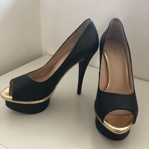Enzo Angiolini “snake skin” heel